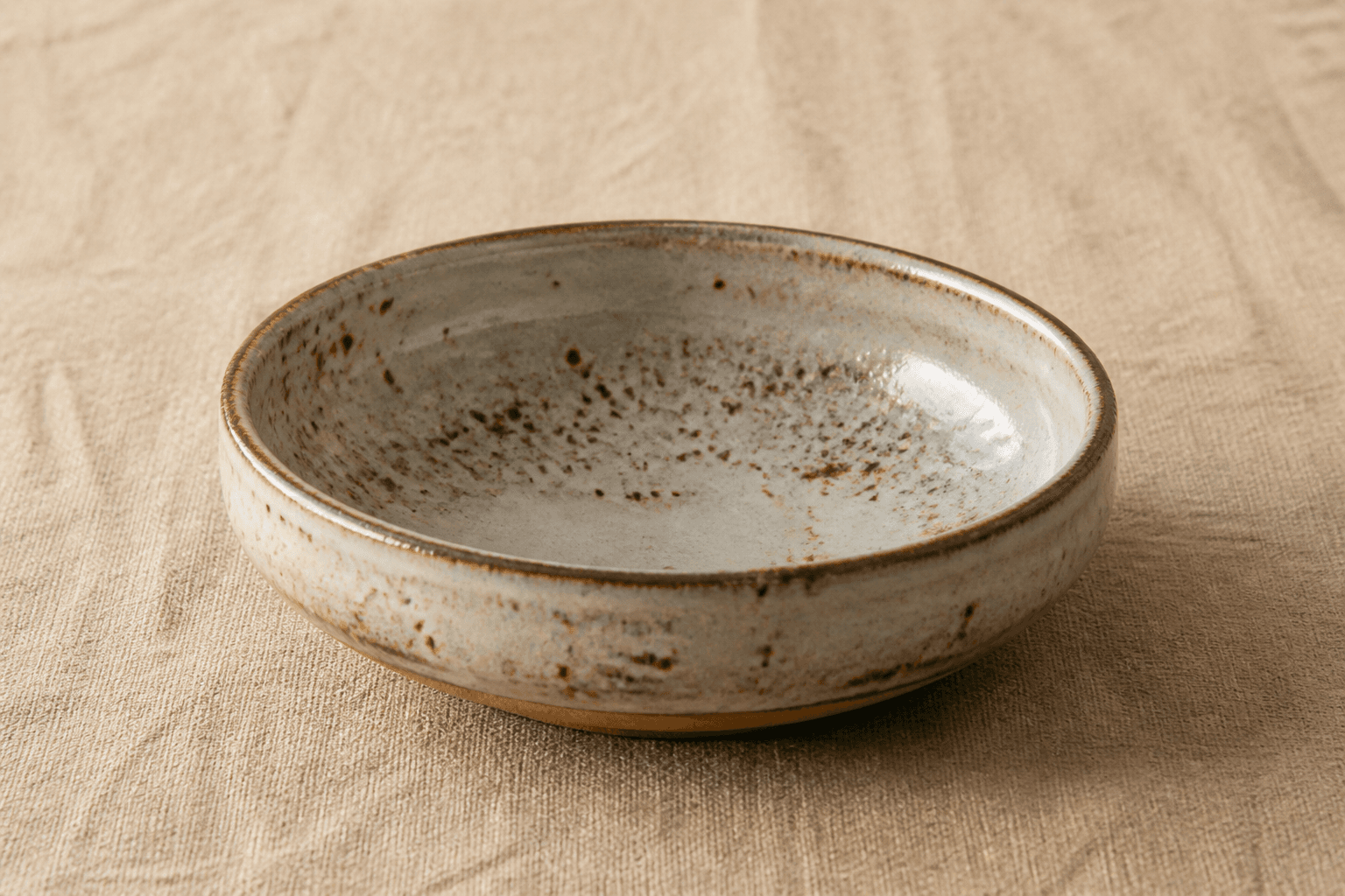 Assiette à pain émaillée, collection Carmes